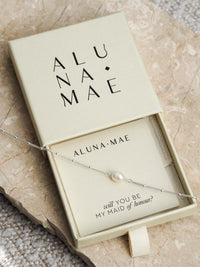 Silver chain bracelet with a freshwater pearl, displayed in an Aluna Mae gift box with a “will you be my maid of honour?” message.