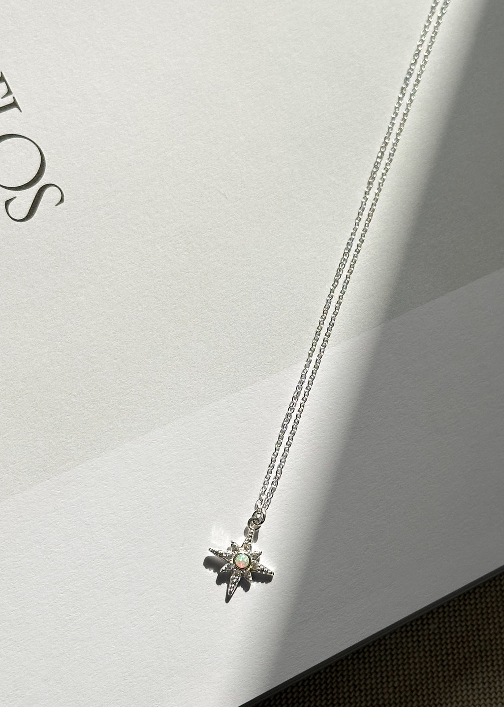LULIA. Collier pendentif étoile opale en argent sterling 