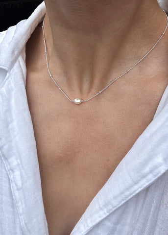 ELISA. Sterling Silver Pearl Necklace