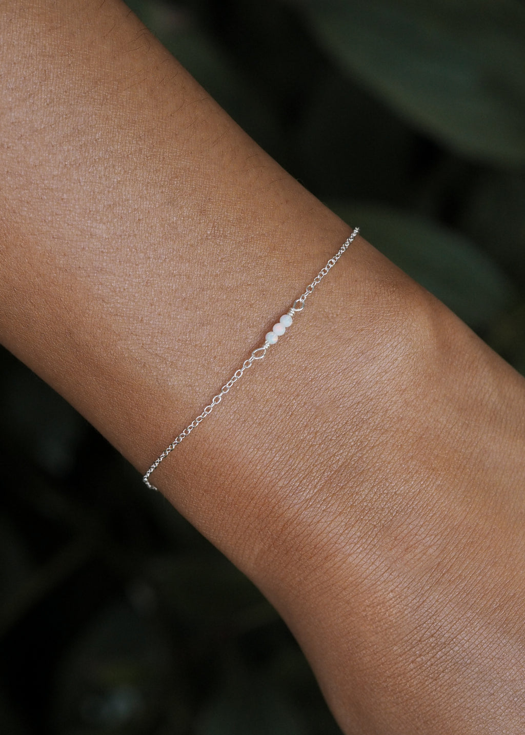 OLIVIA. Armband aus Sterlingsilber mit weißem Opal